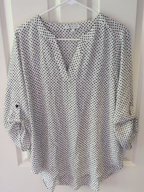 Chaus Black Dot Print White V-Neck Roll-Sleeve Blouse